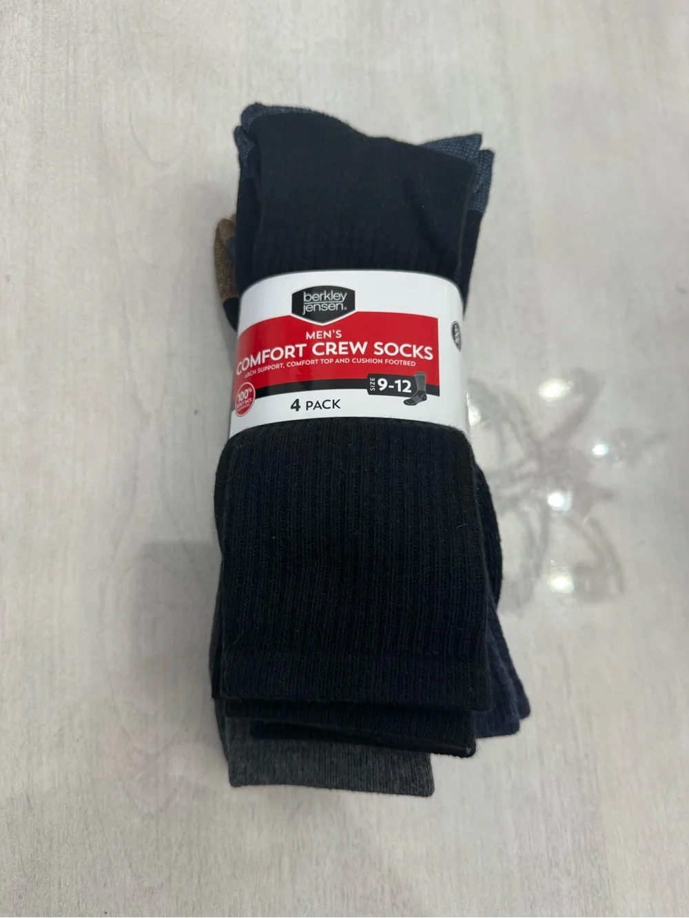 NWT Berkley & Jensen Men’s 4 Pack of Comfort Crew Socks with Arch Support